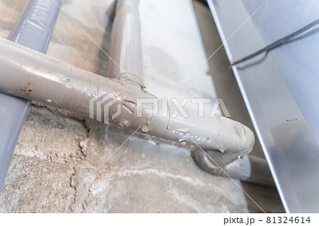 水道管の水漏れ 81324614
