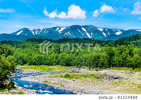 北海道 残雪の大雪山と石狩川 北海道 残雪の大雪山と石狩川 81324888