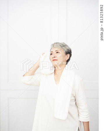 女性 女の人 女 81325892