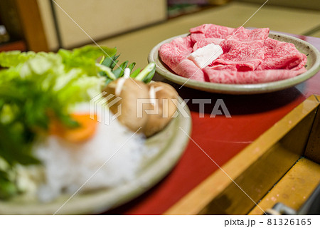 高級和牛のすき焼き 81326165