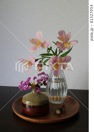 花の一輪挿し 81327054