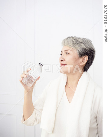女性 女の人 女 81327070