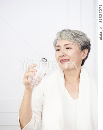 女性 女の人 女 81327071