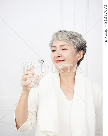 女性 女の人 女 81327073