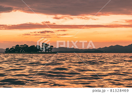 宍道湖夕日スポットからの夕景 (島根県松江市) 宍道湖夕日スポットからの夕景 (島根県松江市) 81328469