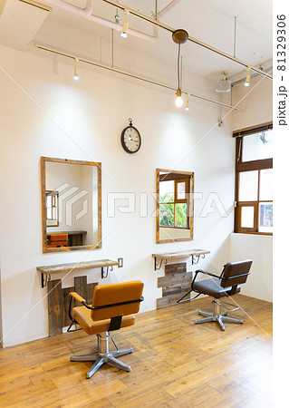 美容室　美容院　髪型　美容師　理容室　店舗 81329306