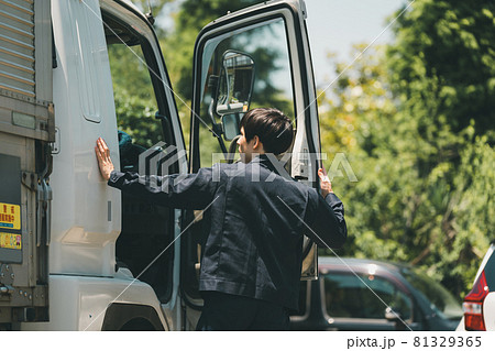 トラックドライバー 81329365