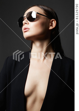 Beautiful sexy woman in sunglasses. beauty girl in trendy glasses 81329790