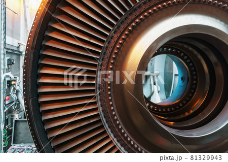The blades of the gas turbine engine on the rotor disk. 81329943