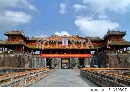 ベトナム中部の世界遺産の街フエ 阮朝王宮王宮門 ベトナム中部の世界遺産の街フエ 阮朝王宮王宮門 81330367