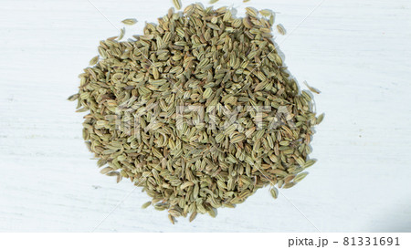 フェンネルシード(Fennel seed)別名:茴香(ういきょう)、カレーのスパイス。西洋料理にも。 フェンネルシード(Fennel seed)別名:茴香(ういきょう)、カレーのスパイス。西洋料理にも。 81331691
