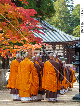 高野山 修行僧の朝のおつとめ 高野山 修行僧の朝のおつとめ 81332193