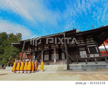 高野山 修行僧の朝のおつとめ 高野山 修行僧の朝のおつとめ 81332210