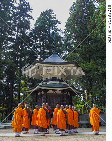 高野山 修行僧の朝のおつとめ 高野山 修行僧の朝のおつとめ 81332218