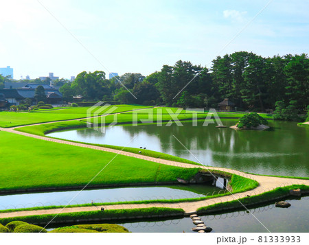 岡山後楽園　沢の池の砂利島・寒翠細響軒・鶴鳴館 81333933