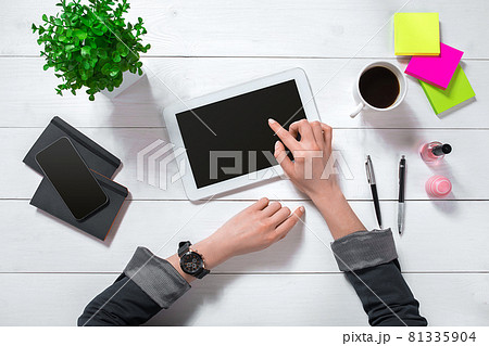 Overhead view of businesswoman working at computer in office 81335904