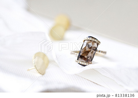 リング 宝石 ハート 81338136