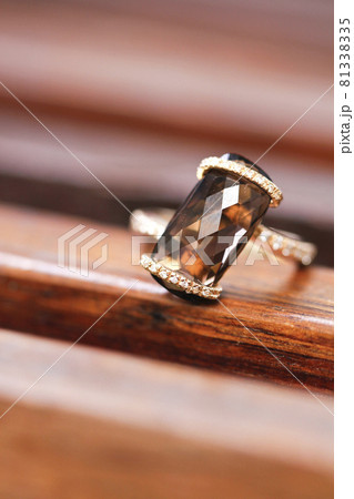 ダイヤモンド リング 金の 81338335