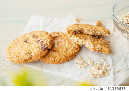オーツ麦のクッキー 81339833