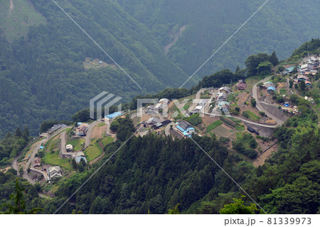 山の小さな村 山の小さな村 81339973