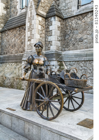 Statue of Molly Malone, Dublin, Ireland Statue of Molly Malone, Dublin, Ireland 81340243