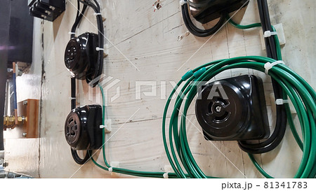 接地端子付きコンセントのアース端子盤配線 81341783