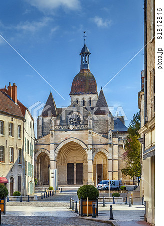 Basilique Notre-Dame de Beaune, France 81342346
