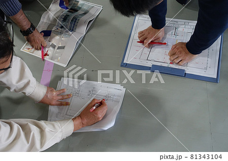 現場打ち合わせ 81343104