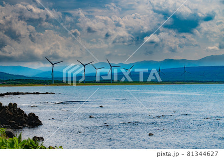 8月北海道寿都の風車のある海の風景 8月北海道寿都の風車のある海の風景 81344627