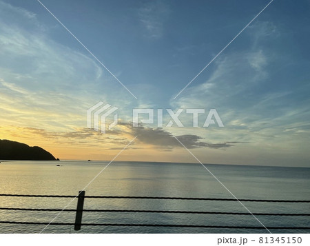 奄美大島　夕焼け　 81345150