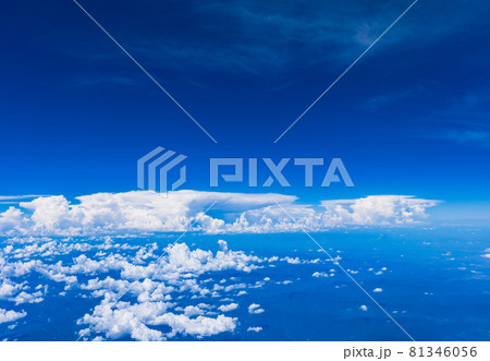 積乱雲 かなとこ雲 空撮 【 夏 の 天気 急変 イメージ 】 積乱雲 かなとこ雲 空撮 【 夏 の 天気 急変 イメージ 】 81346056