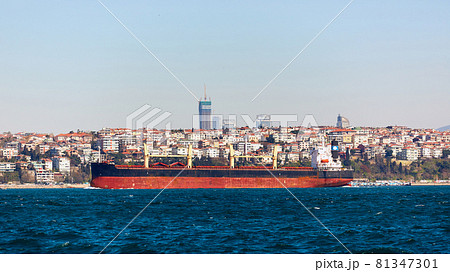 The tanker ship crosses the Bosporus on the background of Uskudar The tanker ship crosses the Bosporus on the background of Uskudar 81347301