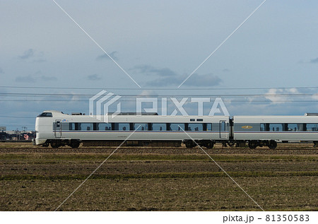 北陸本線 美川ー加賀笠間 JR西日本 683系 S12編成 ⑤ クモハ683-3521(金沢) 山側 北陸本線 美川ー加賀笠間 JR西日本 683系 S12編成 ⑤ クモハ683-3521(金沢) 山側 81350583