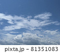 夏の終わりの青い澄んだ空 81351083