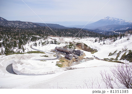 春の八幡平 岩手山と藤七温泉と雪の回廊 春の八幡平 岩手山と藤七温泉と雪の回廊 81351385