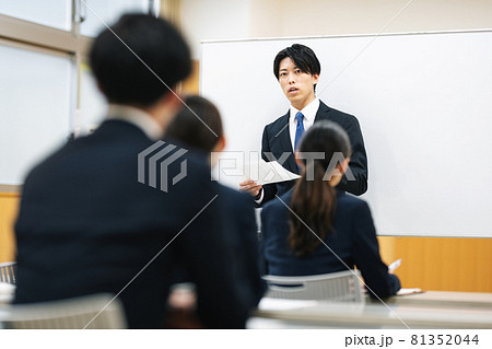 企業の研修・試験イメージ 企業の研修・試験イメージ 81352044