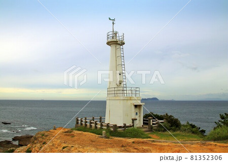 若松北海岸の妙見崎灯台 若松北海岸の妙見崎灯台 81352306