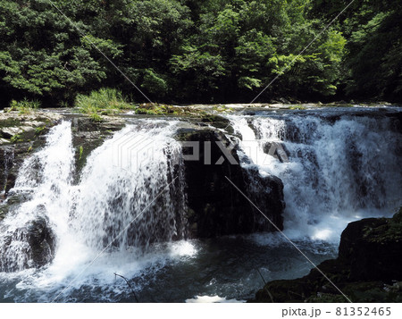 山口県内屈指の名滝、猿渓瀑布の風景 81352465