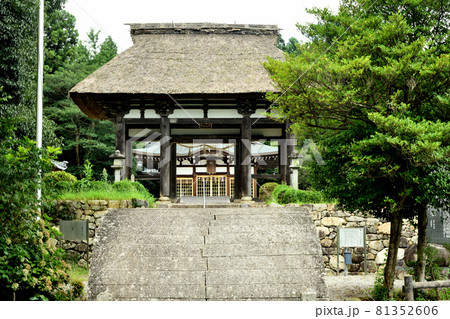 矢川神社　(太鼓橋と楼門)　【滋賀県甲賀市甲南町森尻】 81352606