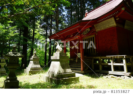 初夏の遠野遺産　白石稲荷神社と稲荷穴 81353827