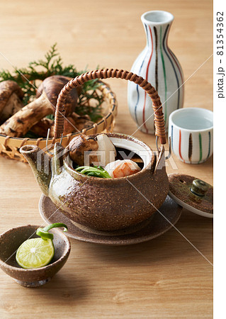 松茸の土瓶蒸し 松茸の土瓶蒸し 81354362