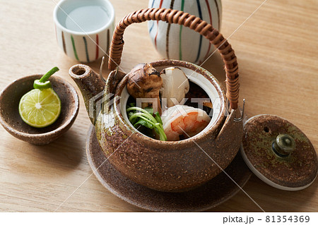 松茸の土瓶蒸し 松茸の土瓶蒸し 81354369