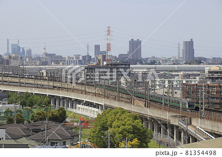 戸田市内を行く埼京線E233系 81354498