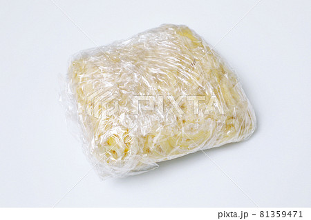 冷凍したパスタ 81359471