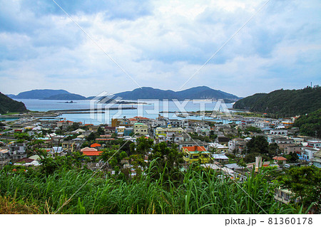 沖縄　慶良間諸島　座間味島　集落の俯瞰 81360178