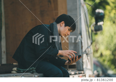 スマホとトラックドライバー スマホとトラックドライバー 81361200