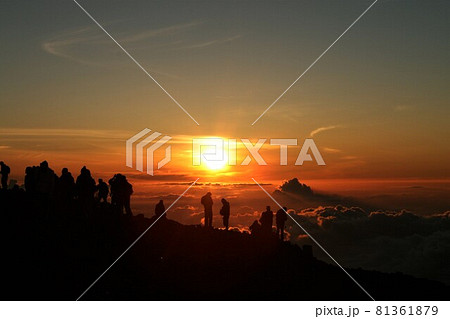 富士山のご来光 81361879