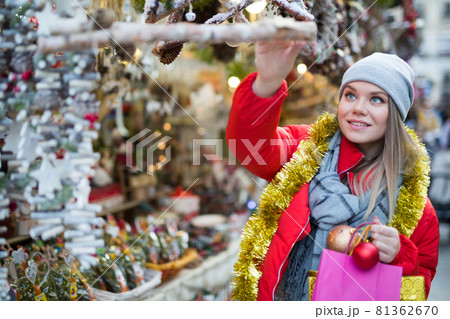 Girl shopping Christmas decorations Girl shopping Christmas decorations 81362670