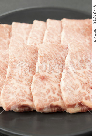 生肉の黒毛和牛、トモサンカク 生肉の黒毛和牛、トモサンカク 81363746