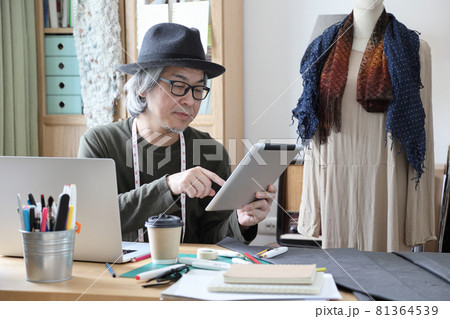 Asian Fashion Designer 81364539